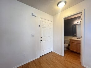 9656 W Shelborne Dr in Boise, ID - Building Photo - Building Photo