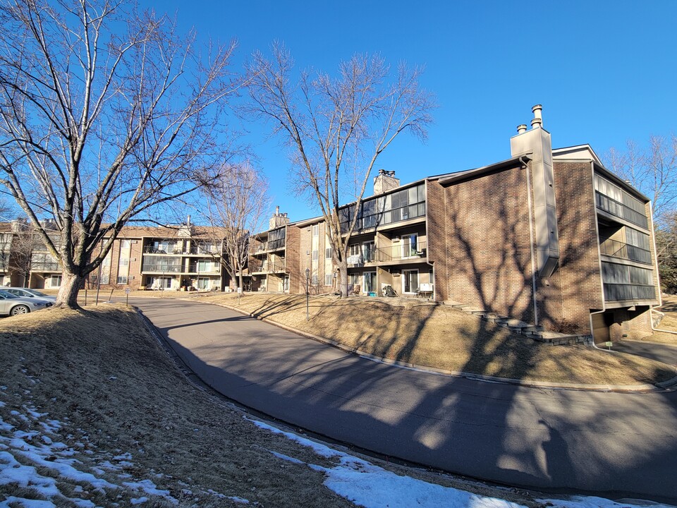 3850 Plymouth Blvd, Unit 123 in Minneapolis, MN - Building Photo