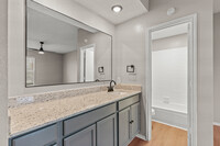 Valencia Plaza Apartments in Fort Worth, TX - Building Photo - Interior Photo