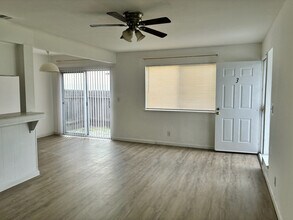 4714 Greenholme Dr in Sacramento, CA - Building Photo - Building Photo