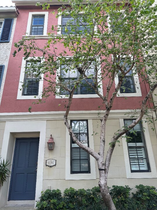 634 Fern St in West Palm Beach, FL - Building Photo