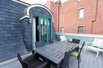 2 Harvard Sq, Unit 2 in Brookline, MA - Building Photo - Building Photo
