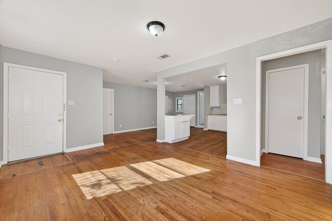 6127 Beldart St in Houston, TX - Building Photo - Building Photo