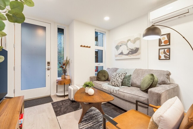 1433 E Howell St in Seattle, WA - Building Photo - Building Photo