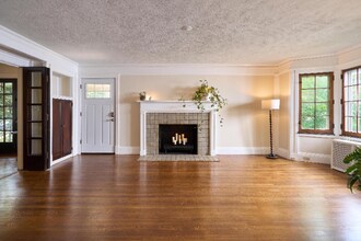 2155 Middlefield Rd in Cleveland Heights, OH - Building Photo - Building Photo