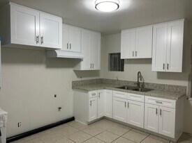 225 E Fremont Sq, Unit Duplex in Montebello, CA - Building Photo