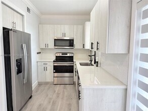 7330 NW 174th Terrace in Hialeah, FL - Building Photo - Building Photo