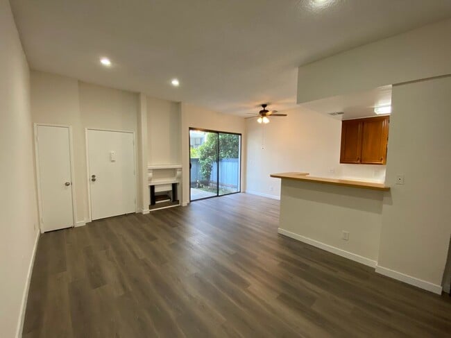 14520 Plummer St, Unit 8310 in Los Angeles, CA - Building Photo - Building Photo