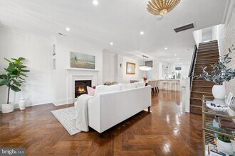 240 10th St NE in Washington, DC - Building Photo - Building Photo