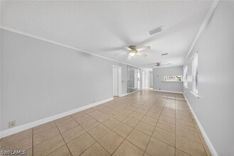 5300 Treetops Dr in Naples, FL - Building Photo - Building Photo