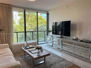 201 SW 17th Rd in Miami, FL - Building Photo - Building Photo