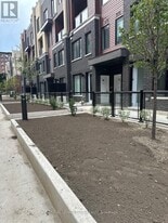 3546 Colonial Dr in Mississauga, ON - Building Photo