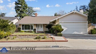 25352 Avenida Cappela in Santa Clarita, CA - Building Photo