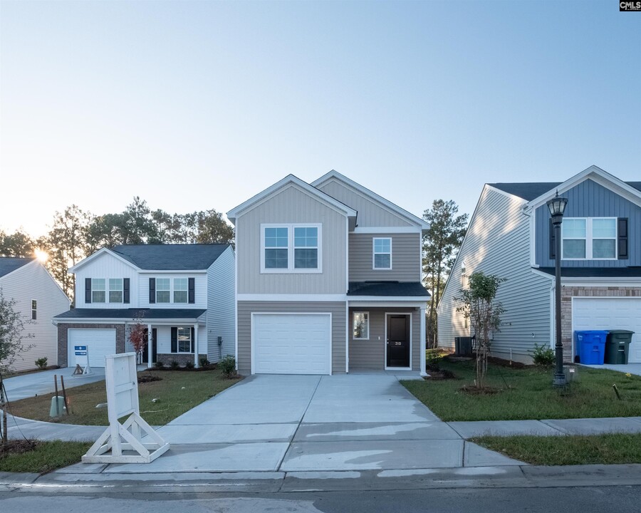 310 Ridley Hill Ln in Elgin, SC - Foto de edificio