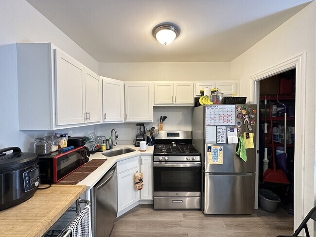 5710 N Winthrop Ave in Chicago, IL - Building Photo - Building Photo