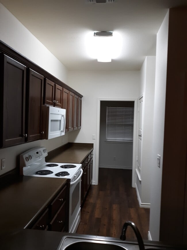 4241 Castlegate Dr in Paris, TX - Building Photo - Building Photo