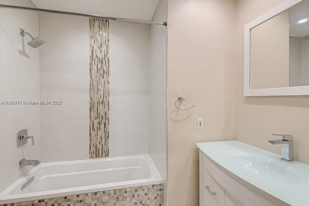 12178 Saint Andrews Pl, Unit 306 in Miramar, FL - Building Photo