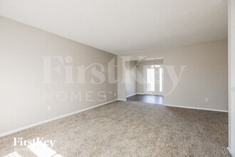 8418 NW 68th St in Kansas City, MO - Foto de edificio - Building Photo