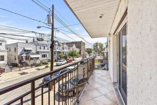103 Charles St in Jersey City, NJ - Building Photo - Building Photo