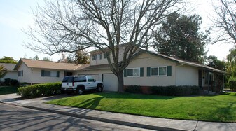 1225 Phyllis Cor in Santa Rosa, CA - Building Photo