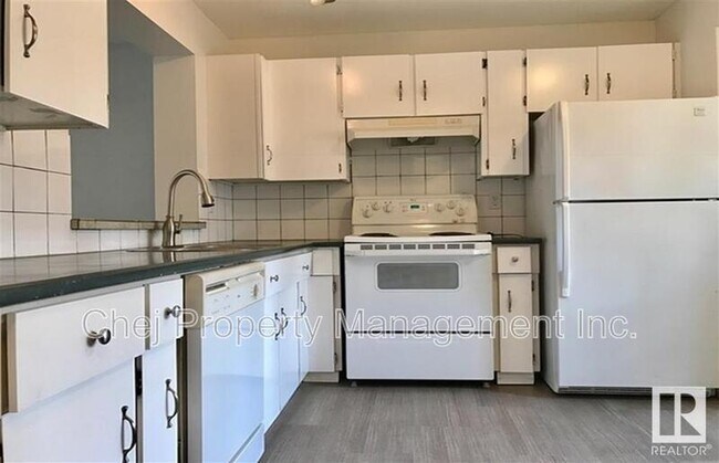2145-2141 141 Ave NW in Edmonton, AB - Building Photo - Building Photo