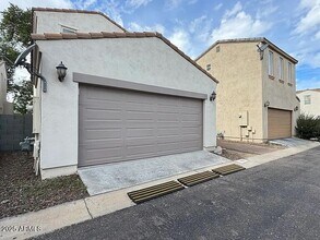 2909 N 48th St in Phoenix, AZ - Building Photo - Building Photo