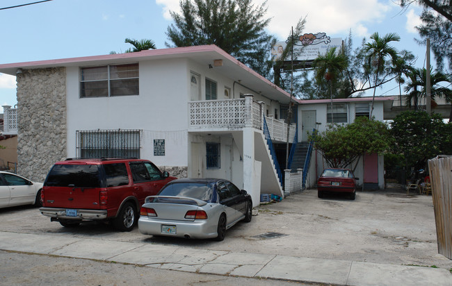 1060 Spring Garden Rd in Miami, FL - Building Photo - Building Photo