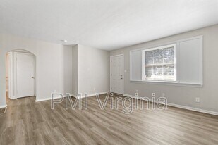 5368 E Princess Anne Rd in Norfolk, VA - Building Photo