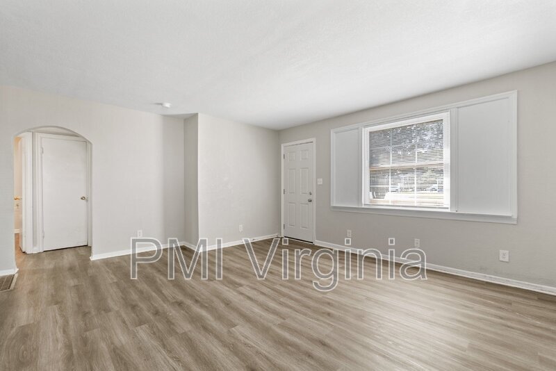 5368 E Princess Anne Rd in Norfolk, VA - Building Photo