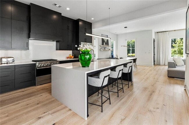 6715 Halcyon Way in Alpharetta, GA - Building Photo - Building Photo