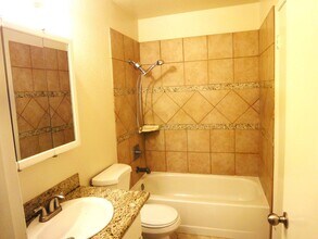 9149 Newhall Dr in Sacramento, CA - Building Photo - Building Photo