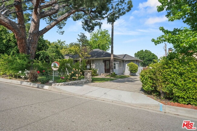 4818 La Canada Blvd in La Canada Flintridge, CA - Building Photo - Building Photo