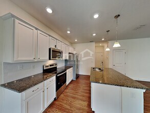 8553 Highfield Ave in Jacksonville, FL - Foto de edificio - Building Photo