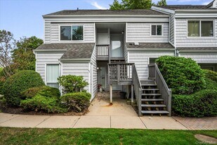 220 Montauk Hwy in Speonk, NY - Building Photo