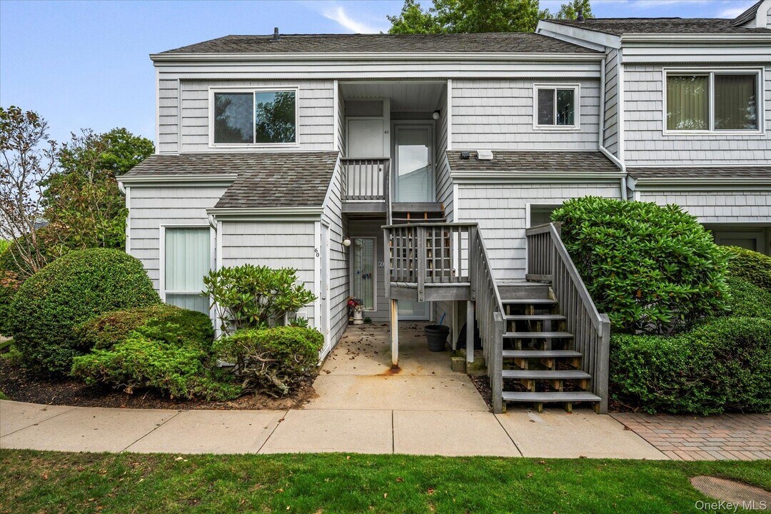 220 Montauk Hwy in Speonk, NY - Building Photo