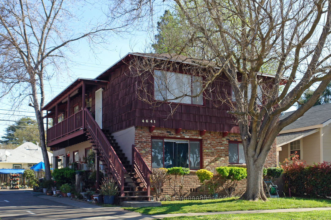4641-4647 V St in Sacramento, CA - Foto de edificio