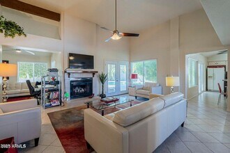 11055 E Clinton St in Scottsdale, AZ - Building Photo - Building Photo