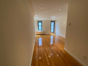 215 E 81st St in New York, NY - Building Photo - Building Photo