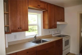 35 S Chestnut St, Unit 35A in New Paltz, NY - Foto de edificio - Building Photo