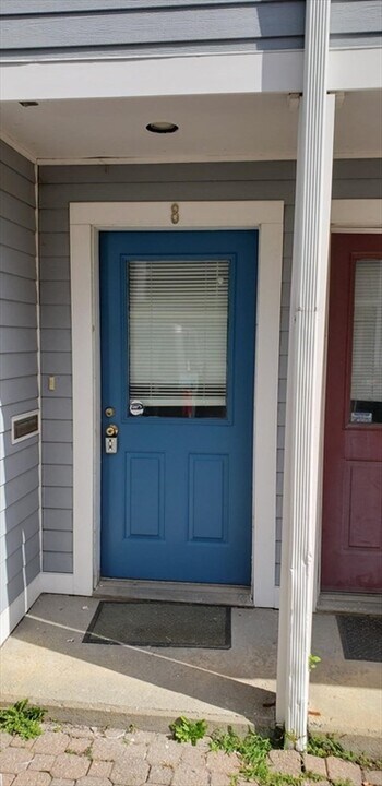 8 Rollins Ct in Cambridge, MA - Building Photo