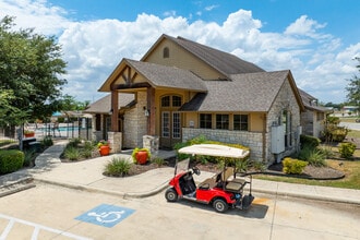 Oak Hollow in Seguin, TX - Building Photo - Building Photo