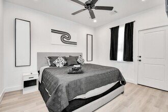 4610 Indie Hts Ln in Houston, TX - Building Photo - Building Photo