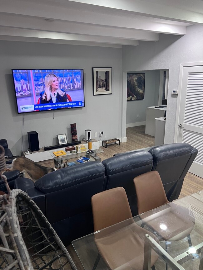 3915 N Meridian Ave, Unit 203 Waterclub Condo in Miami Beach, FL - Foto de edificio - Building Photo