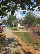 Beaver Hollow Apartments in Johnson City, TN - Foto de edificio - Building Photo