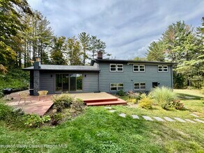 399 Hamburg Rd in Catskill, NY - Foto de edificio - Building Photo