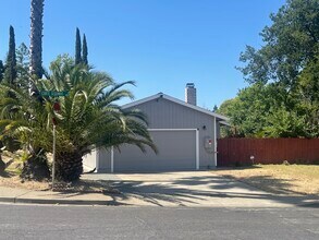 1650 Farm Bureau Rd in Concord, CA - Foto de edificio - Building Photo