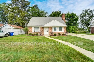 1115 Secor Rd in Toledo, OH - Building Photo