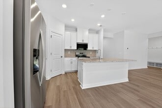 2143 Rolling Hls Ct in Stanley, NC - Foto de edificio - Building Photo