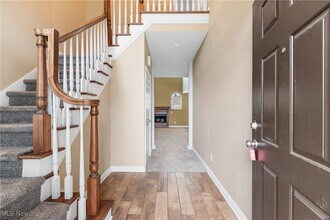 3285 Grey Village Dr in Akron, OH - Building Photo - Building Photo