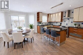 15 Dundurn Crescent in Vaughan, ON - Building Photo - Building Photo